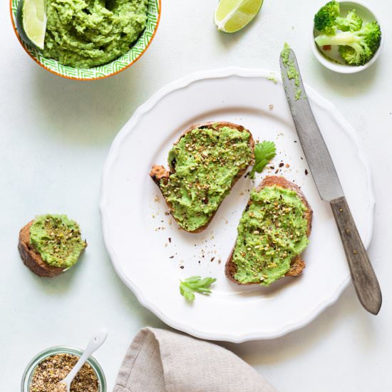 Broccamole Toast With Dukkah