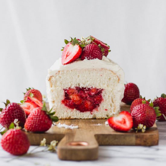 Angel Food Cake with Strawberries