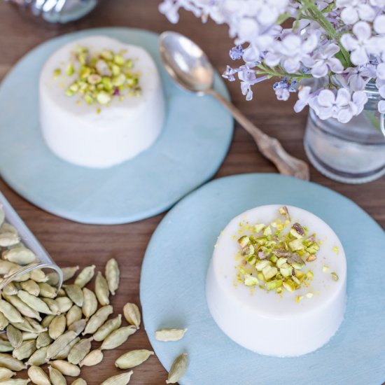 Vegan panna cotta with cardamom