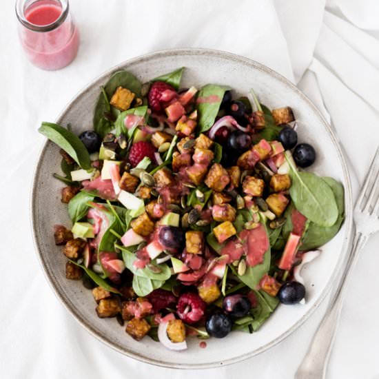 Seared Tempeh Berry Spinach Salad