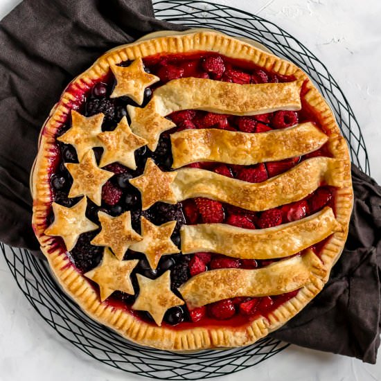 Easy American Mixed Berry Pie