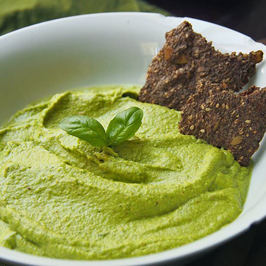 Vegan Pesto Hummus