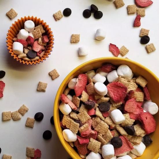 Strawberry S’mores Snack Mix