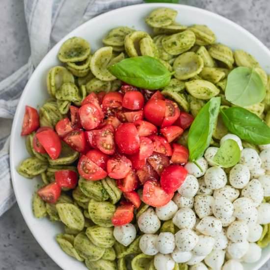 Caprese Pasta Salad with Pesto