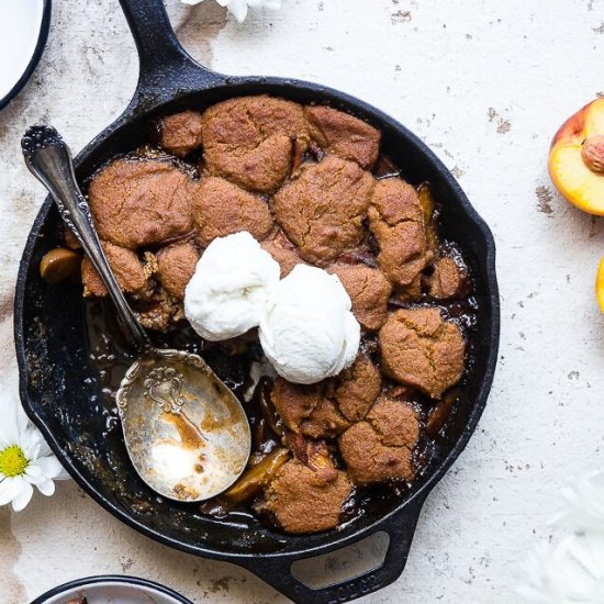 Paleo Vegan Peach Cobbler Crumble