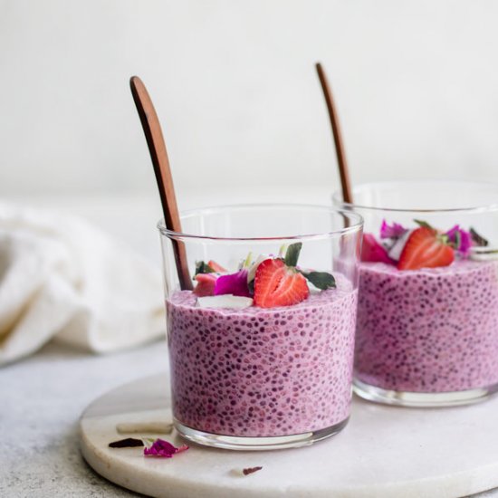 Strawberry dragonfruit chia pudding