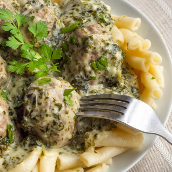 Meatball pasta in creamy sauce