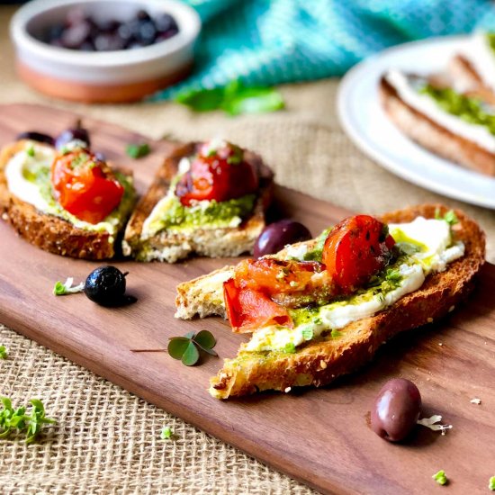 Cream cheese and pesto bruschetta