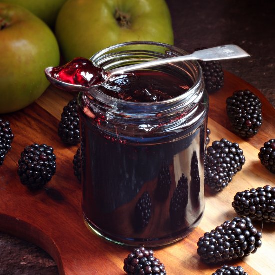 Easy Blackberry & Apple Jelly