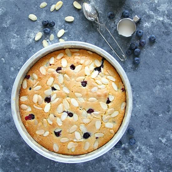 BLUEBERRY ALMOND SPONGE CAKE