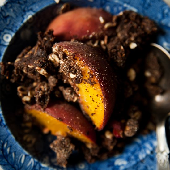 Carob crumble with peaches