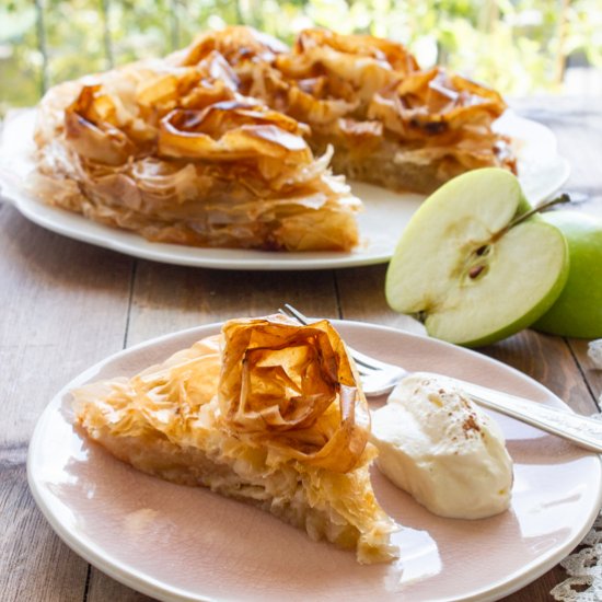 Croustade: classic French apple pie