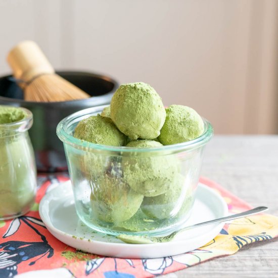 Keto Matcha Latte Fat Bombs