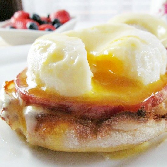 Eggs Benedict w/  Hollandaise Sauce