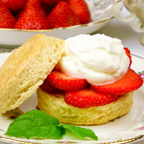 Scones with strawberries and cream