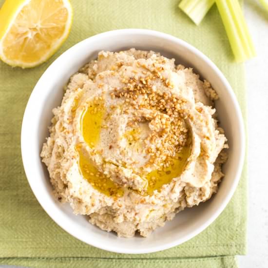 Low-carb cauliflower hummus