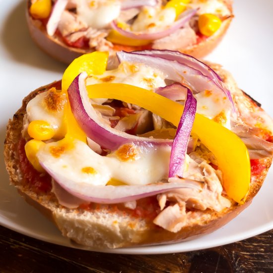 Tuna pizza bagel