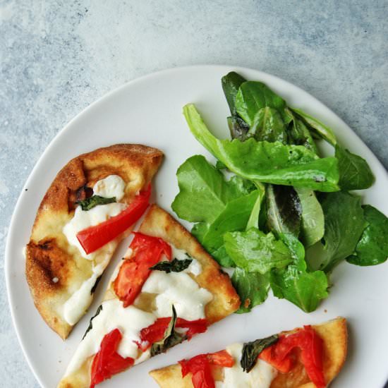 Easy Naan Pizzas – 10 Minutes