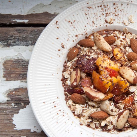 Oats with yoghurt, fruit and nuts