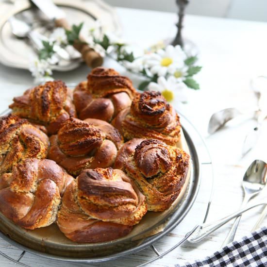 Einkorn Aronia Buns with Coconut