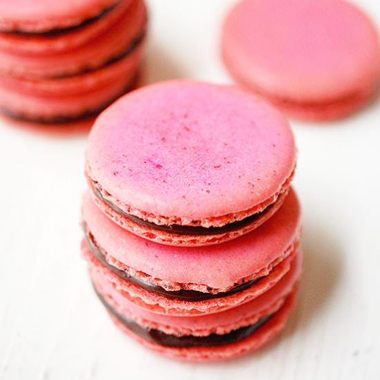 Vanilla macarons with ganache