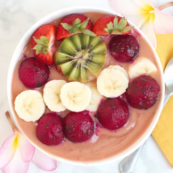 Tropical Smoothie Bowl (Vegan)