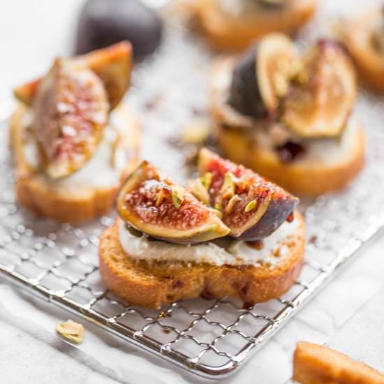 Fig Crostini with Goat Cheese