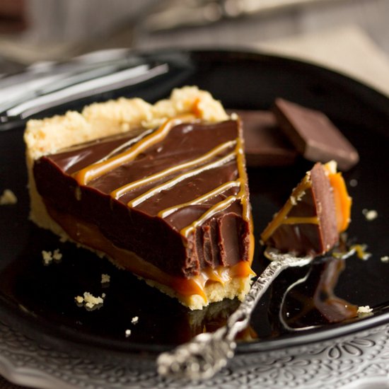 No Bake Caramel Chocolate Tart