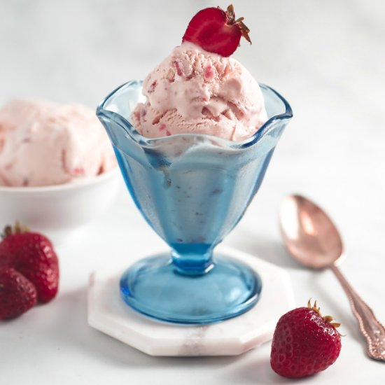 Easy No Churn Strawberry Ice Cream