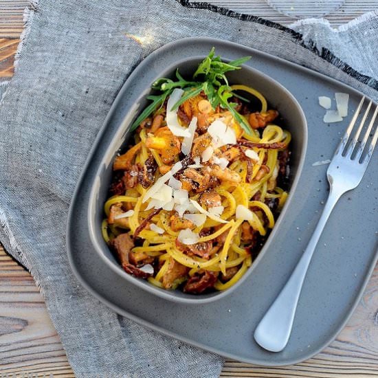 Spaghetti with chanterelles