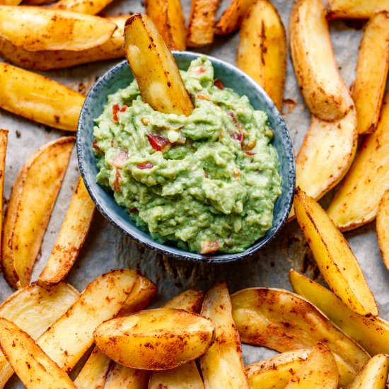 Crispy potato wedges with guacamole