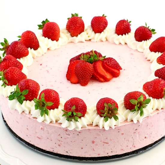 NO BAKE STRAWBERRY OREO CHEESECAKE