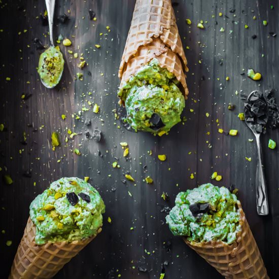 pistachio chocolate chunk ice cream