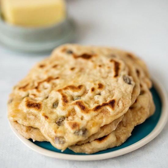 Yoghurt Flatbread with Raisins