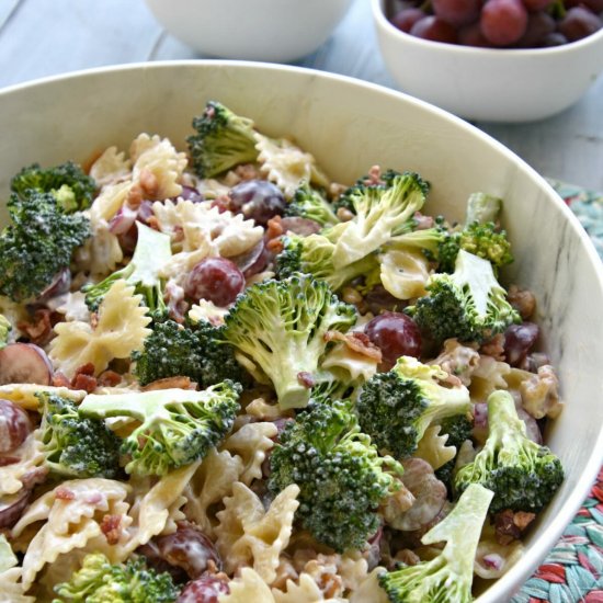 BROCCOLI AND GRAPE PASTA SALAD