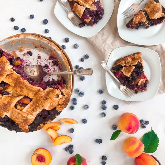 Peach blueberry pie