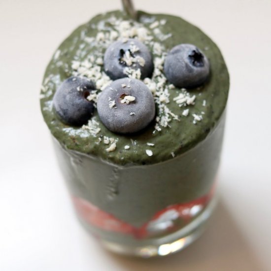 Low-Sugar Berry Green Smoothie