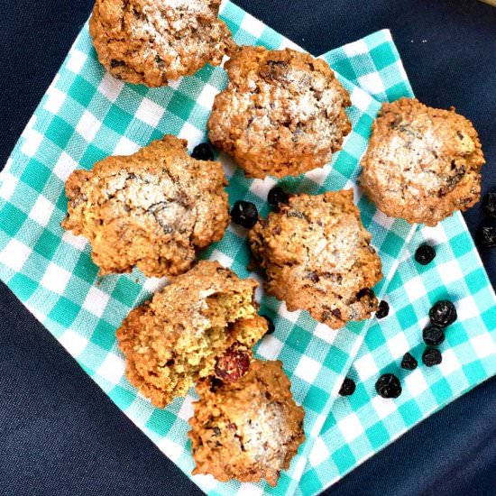 Rye flour and dry berries cookies