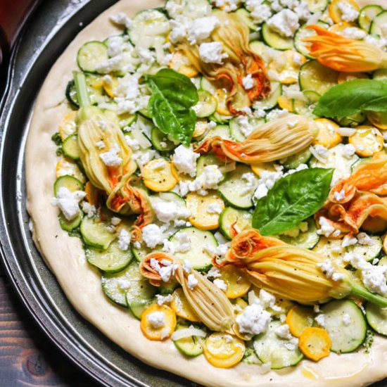 Pizza Pesto, Zucchini & Flowers