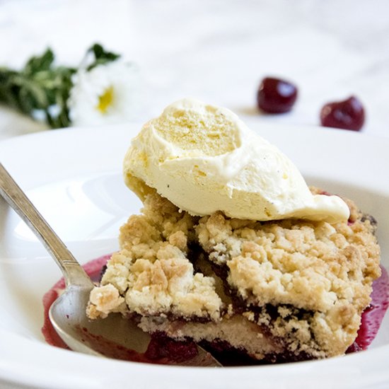 Deliciously simple cherry crumble