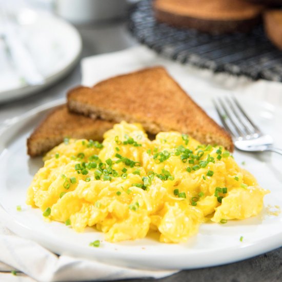 Easy Fluffy Scrambled Eggs