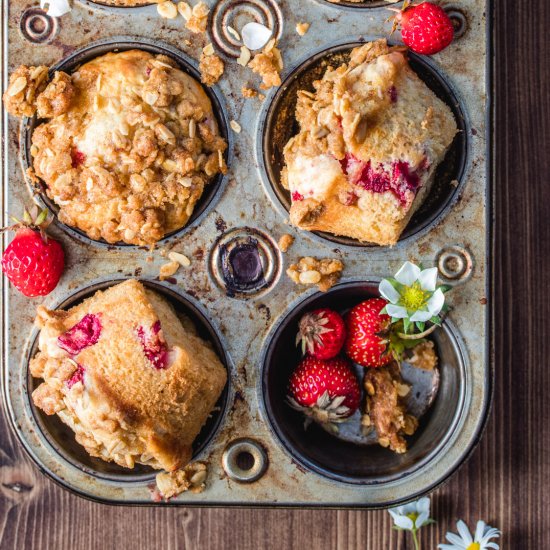 Strawberry Rhubarb Streusel Muffins