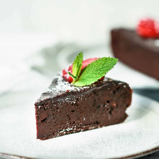 Paleo Flourless Chocolate Torte