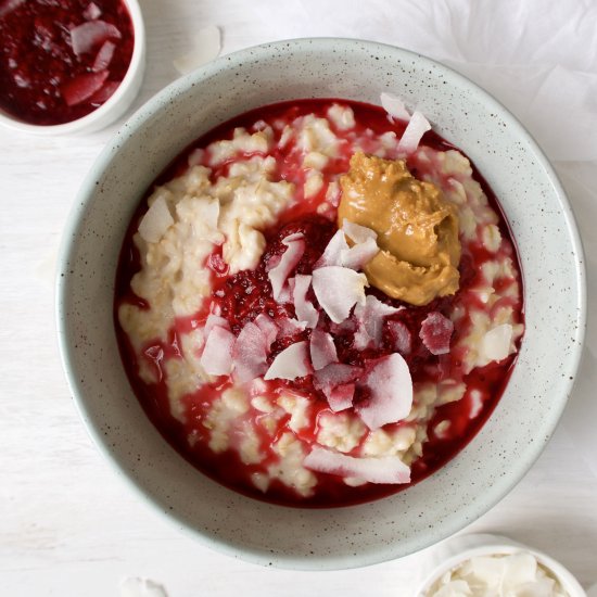 RASPBERRY AND PEANUT BUTTER OATS