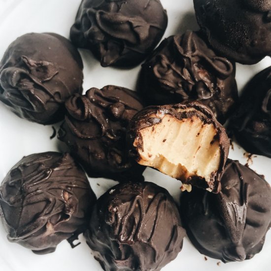 Paleo Chocolate Caramel Balls