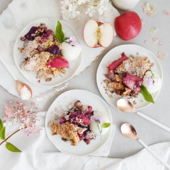 Apple & blackberry crumble