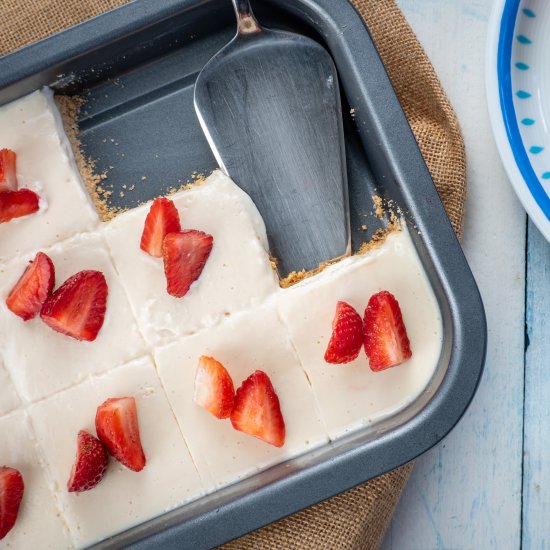 Keto No-Bake Strawberry Cream Pie