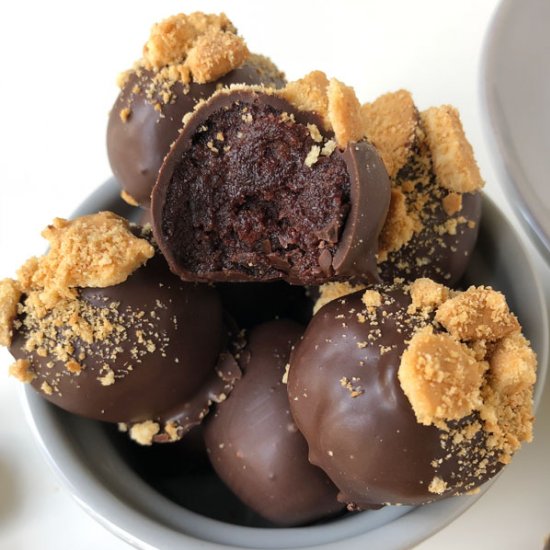 Peanut Butter Chocolate Cake Balls