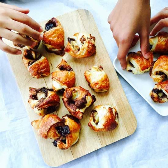 Banana, cherry and nutella puffs