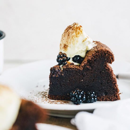 Chocolate cake with Blackberries